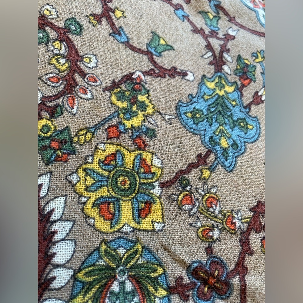 100% Wool Floral Patterned Scarf Wrap  42" x 78" - Picture 3 of 6